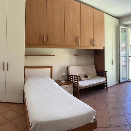 Lecco Only Females Guest House Eksteriør billede