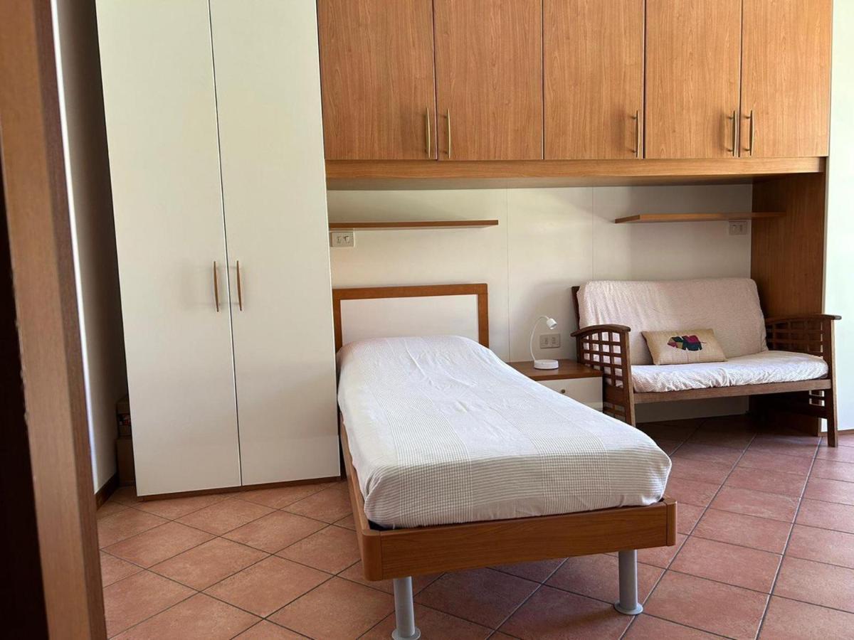 Lecco Only Females Guest House Eksteriør billede