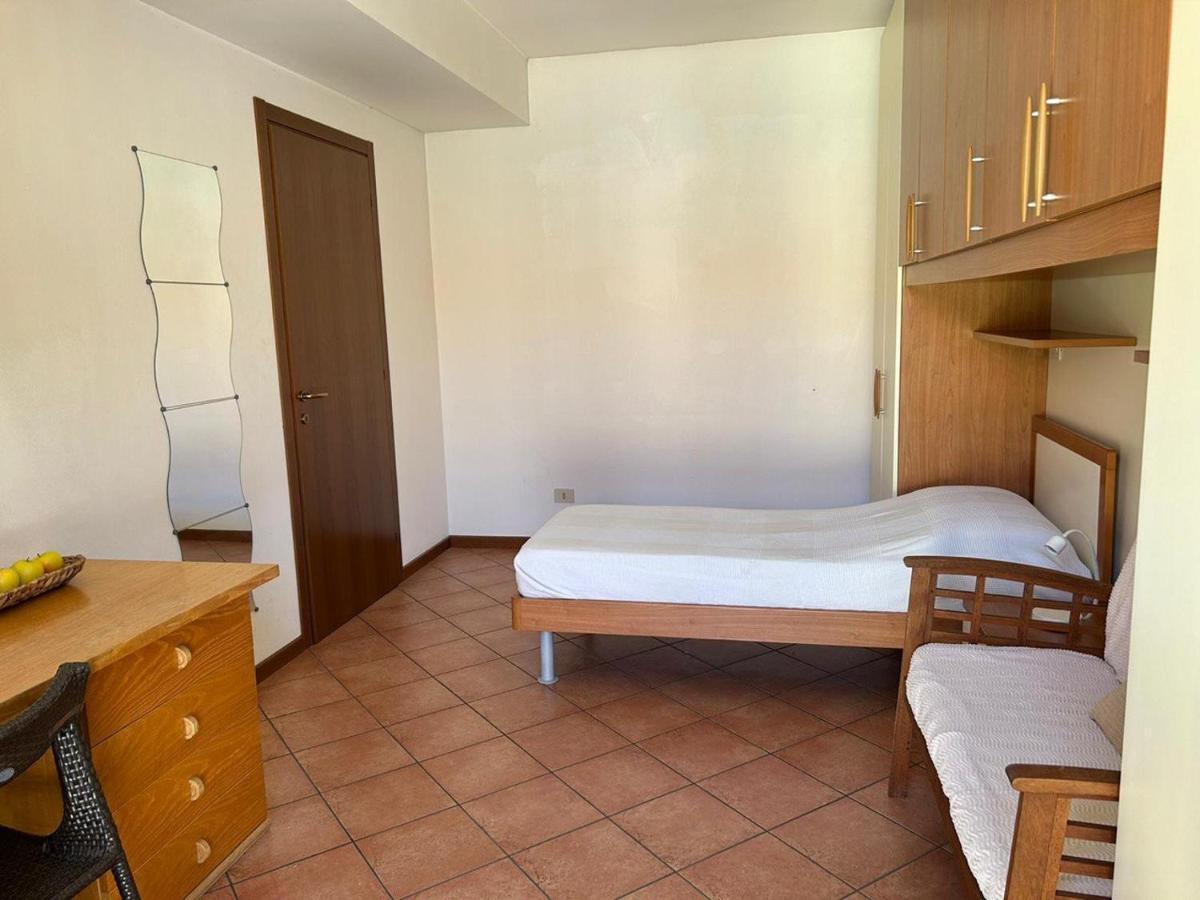 Lecco Only Females Guest House Eksteriør billede